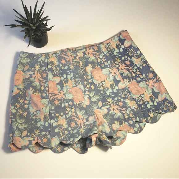Lush Pants - Lush Small floral pastel shorts scalloped bottom